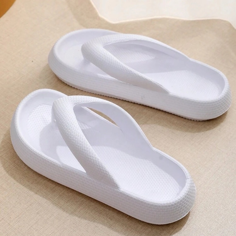 Women's White pillow slippers size 6